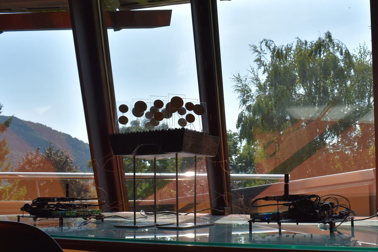 sound installation Reticule (cliché) by Hanns Holger Rutz