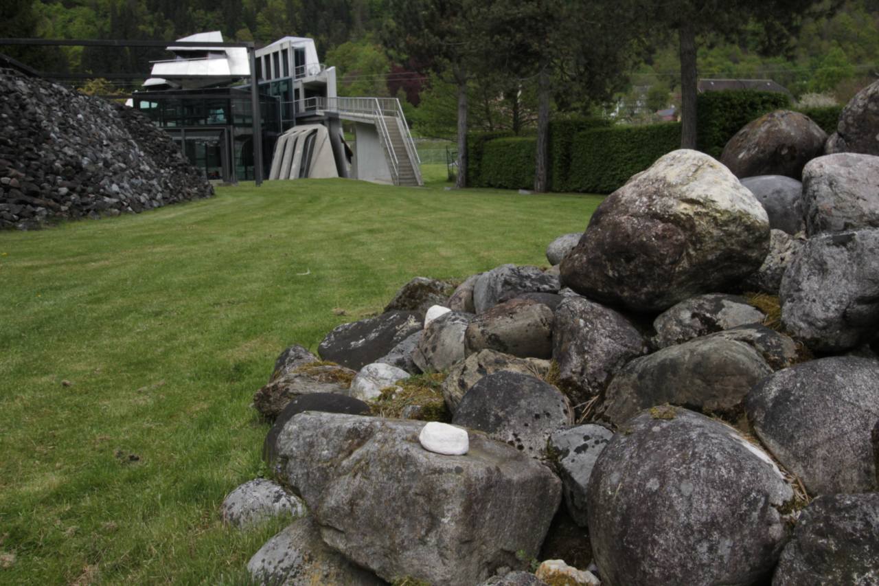 outside view of Domenig Steinhaus with ceramic intervention